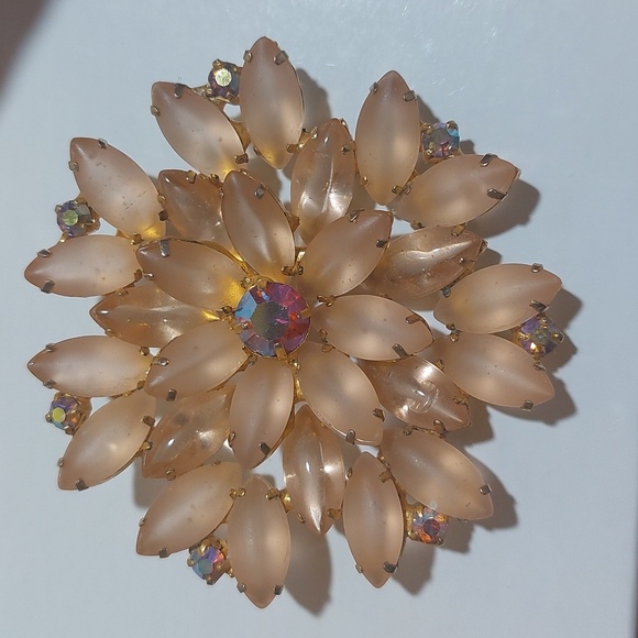Vintage Jewelry - Juliana D&E Vintage Estate Brooch Gold Tone Peach Frosted Navette AB Stones